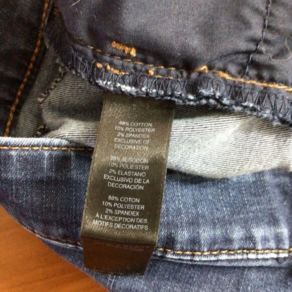 Woman’s White House Black Market Dark Wash Lightly‎ Distressed Skinny Leg Jeans - Picture 3 of 7